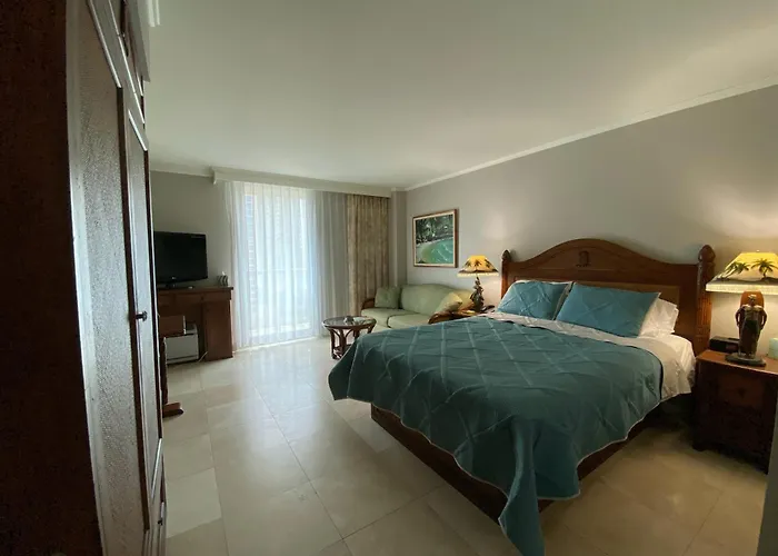Luana Waikiki Hotel